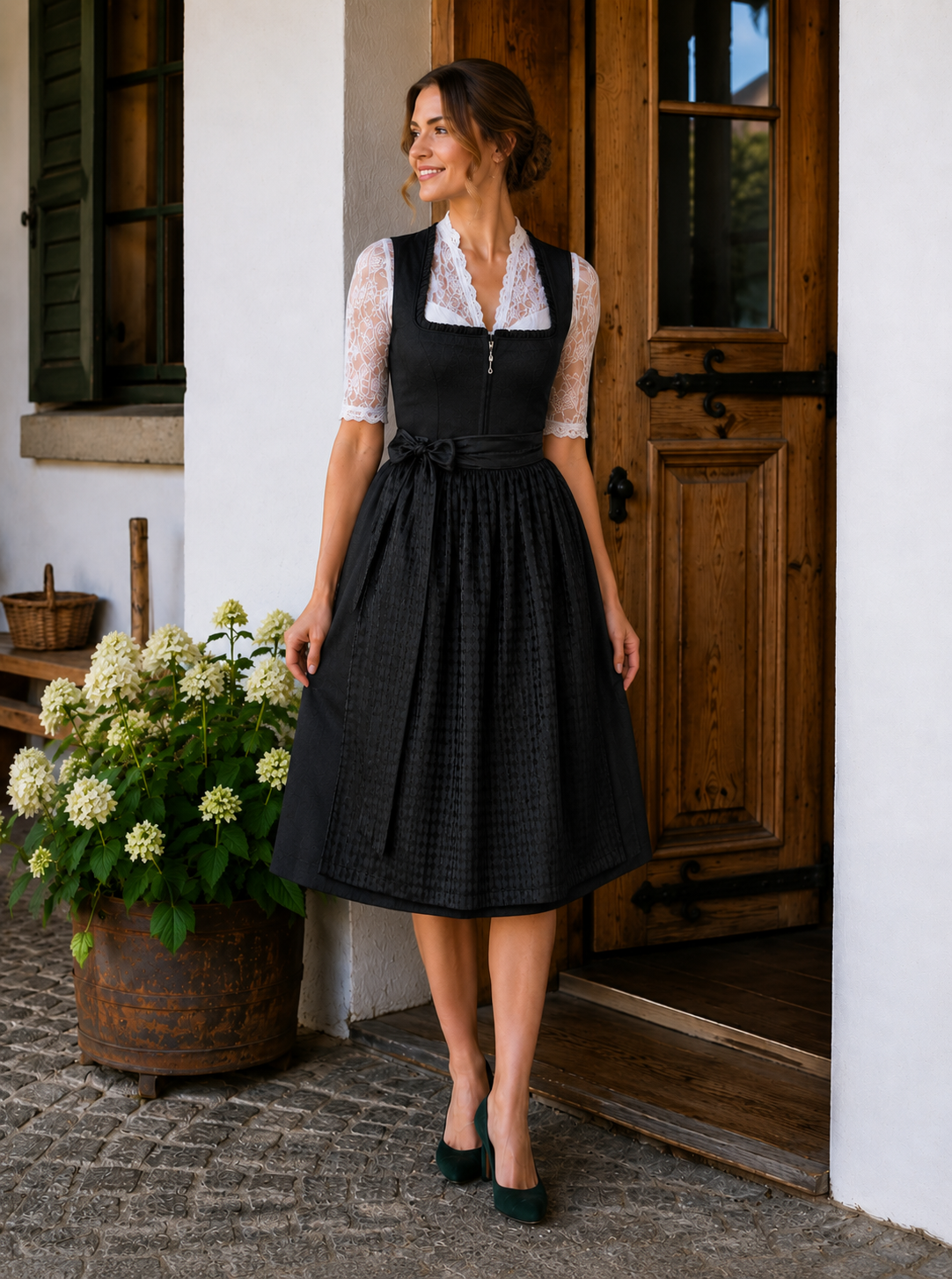 Midi Dirndl Miranda in schwarz - ALM1066