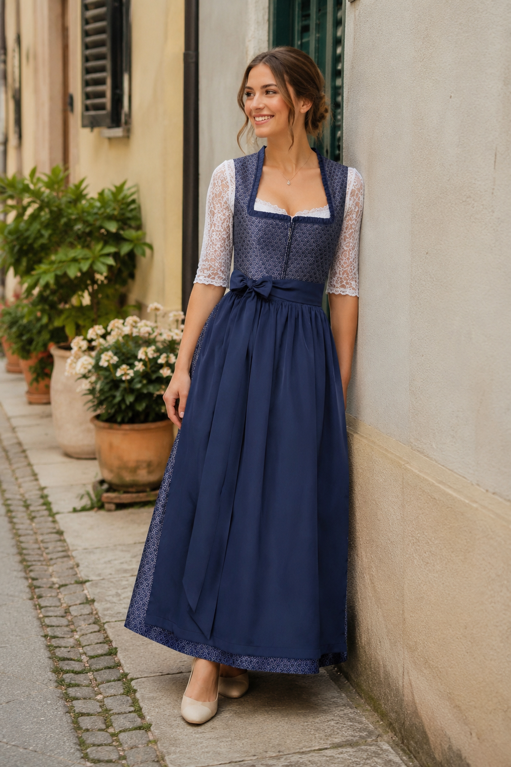Langes Dirndl Avelina in dunkelblau - ALM1060