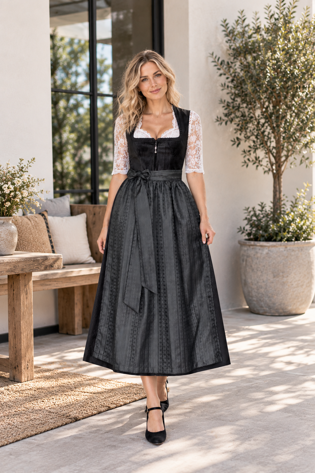 Langes Dirndl Elodie in schwarz - ALM1074