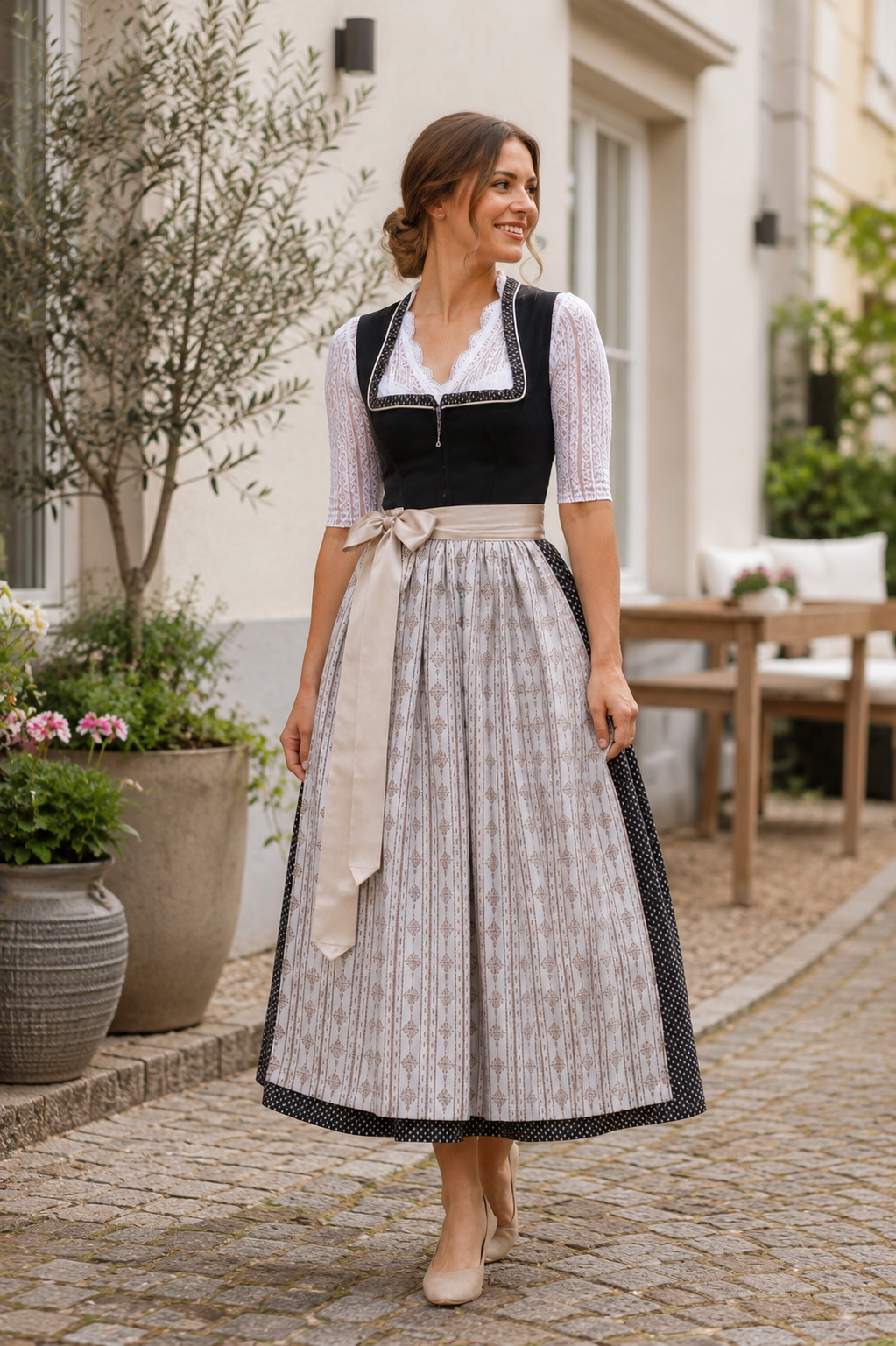 Langes Dirndl Adele in schwarz - ALM1029