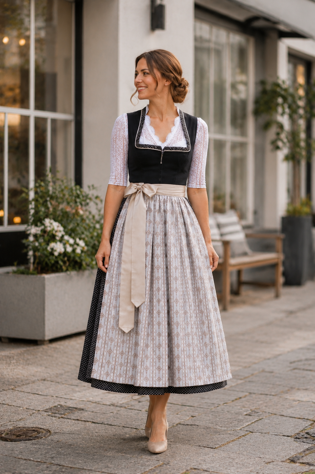 Langes Dirndl Adele in schwarz - ALM1029